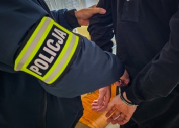 Policjanci z Dąbrowy Białostockiej zatrzymali sprawców rozboju.