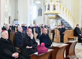 Modlitwa kapłanów w Sanktuarium w Sokółce