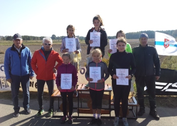 Mstrzostwa Mazowsza w biegach na nartorolkach w rękach  narciarek  SkiTeamu Sokółka