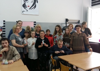 Warsztaty kosmetyczne grupy wsparcia „Przystanek Nadzieja” i zaprzyjaźnionych Klubów Wolontariuszy