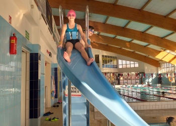 ZAJĘCIA NA BASENIE W RAMACH PROJEKTU PRZEZ SPORT PO ZDROWIE