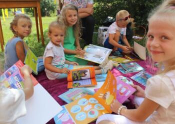 W bibliotecznym ulu… czyli WAKACJE Z BIBLIOTEKĄ