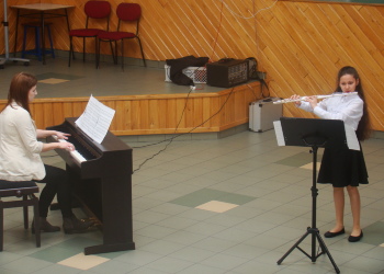 Przedstawiciele Szkoły Muzycznej I stopnia z Sokółki  odwiedzili SP w Dąbrowie Białostockiej