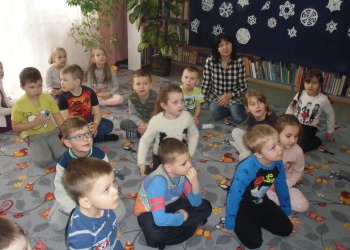 Walentynki, dinozaury i bajkowe poranki, czyli codzienność w bibliotece