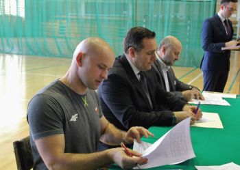 Podpisanie umów na dotacje z klubami sportowymi