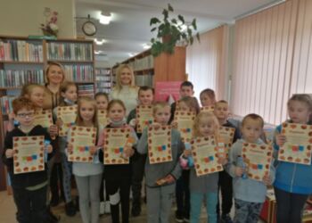 Bibliotekę w Janowie odwiedzili uczniowie SP w Białousach