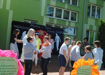 „Bawili się i korzystali z porad specjalistów - Festyn rodzinny ph. ,,Siłą dziecka jest Rodzina”